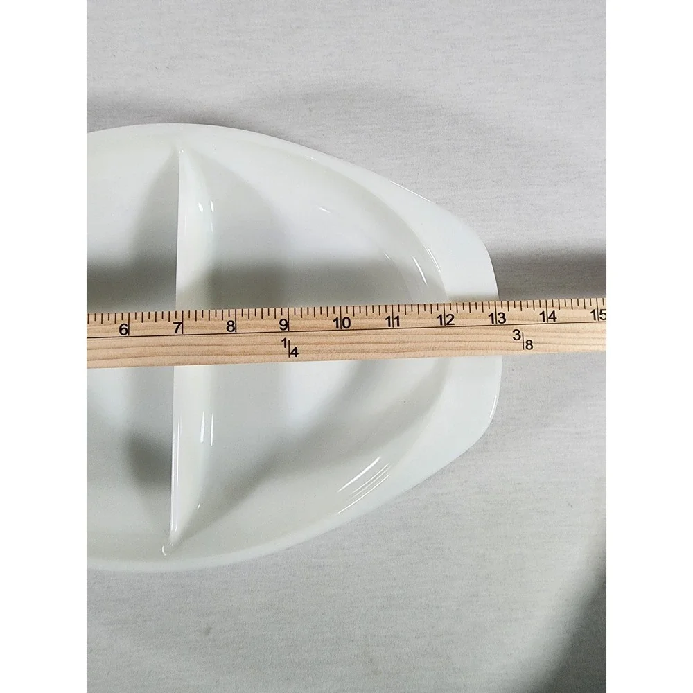Vtg Pyrex Divided Serving Cassarole Dish 1.5 QT #1063 White Opal Milk Glass Oval